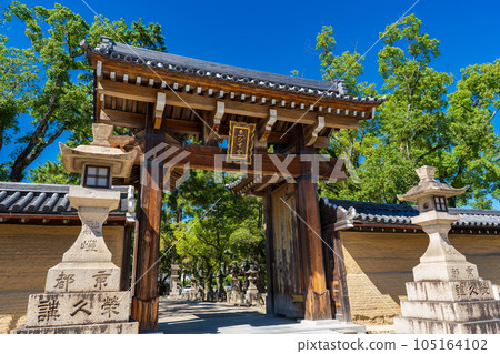 盛夏的兵庫縣西宮市西宮神社南門 105164102