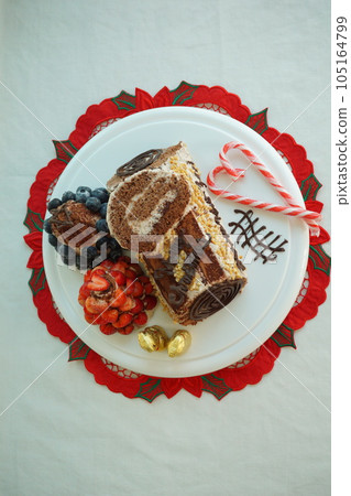 Buche de Noel Christmas Cake 105164799
