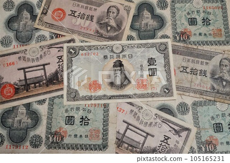 Old coins, modern banknotes, 1 yen bills, money, Ichien, Bank of Japan Old coins, modern banknotes, 1 yen bills, money, Ichien, Bank of Japan 105165231