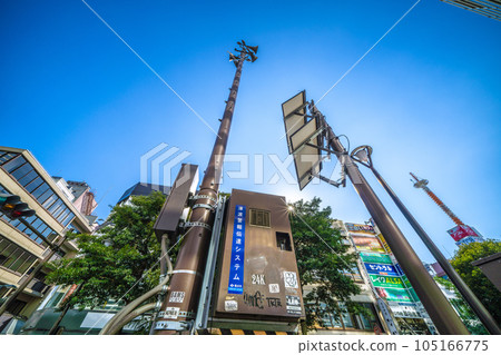 Cityscape of Yokohama, Japan Disaster prevention city Yokohama... Seeing the tsunami warning transmission system in front of SOTETSU Yokohama Station 105166775