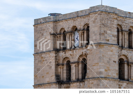 Bell tower of the romanesque Cathedral of Zamora 105167551