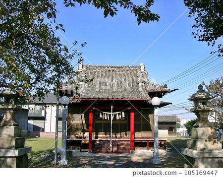 Ojima Town Marker ``Raiden Shrine/Raiden Shrine (2010.11)'' Main shrine and old and new lanterns. standard Ojima Town Marker ``Raiden Shrine/Raiden Shrine (2010.11)'' Main shrine and old and new lanterns. standard 105169447