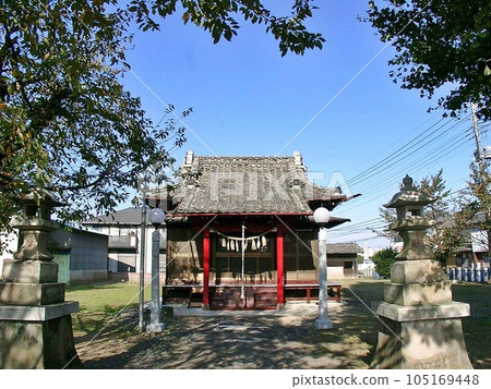 大島鎮標記“雷電神社/雷電神社(2010.11)”主神社和新舊燈籠注連繩。廣角 大島鎮標記“雷電神社/雷電神社(2010.11)”主神社和新舊燈籠注連繩。廣角 105169448