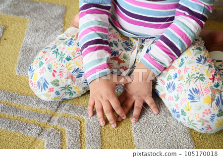 child sitting W posture on the floor . child sitting W posture on the floor . 105170018