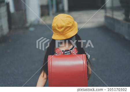 小學學生 小學生 上學 105170302