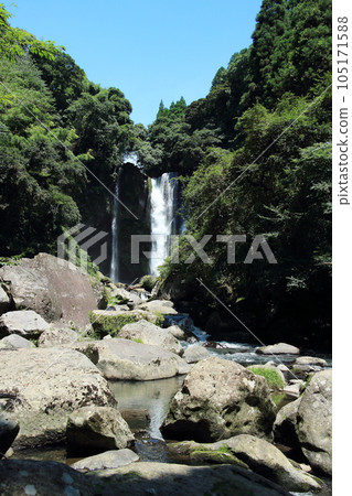 Inukai Falls seen behind rocks Inukai Falls seen behind rocks 105171588
