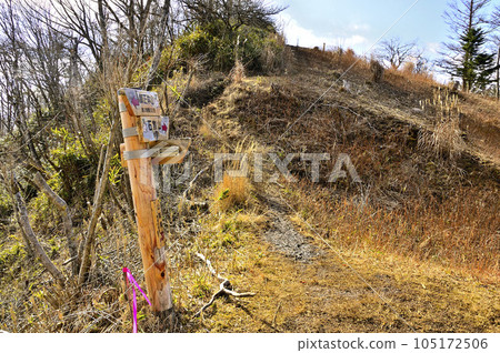 輸電鐵塔道志山脈分支的石割山 輸電鐵塔道志山脈分支的石割山 105172506