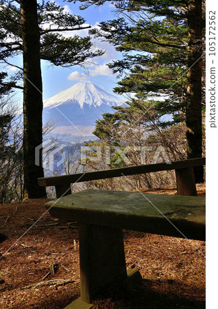 道志山脈的御星台山 從峰宮戶展望台眺望富士山 105172562