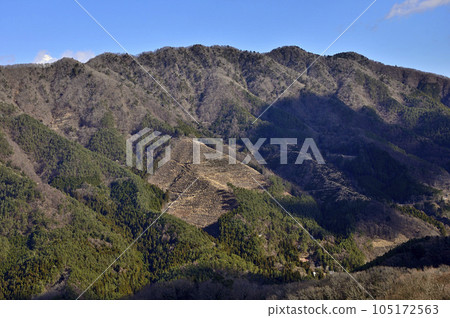 從道子地塊禦正台山眺望赤岩山和今倉山 105172563