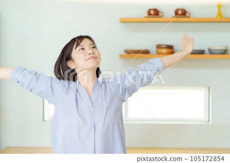 一個年輕的女人成長 一個年輕的女人成長 105172854