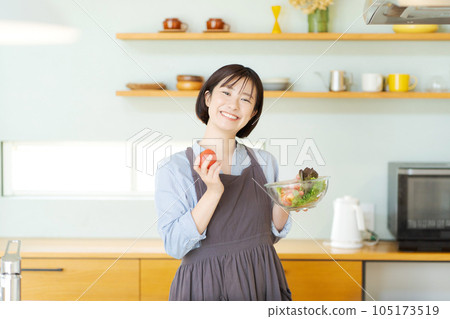 女人與蔬菜的照片 女人與蔬菜的照片 105173519