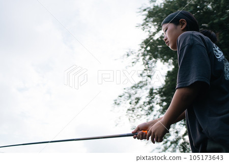 一個女人釣魚 一個女人釣魚 105173643