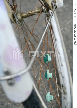 生鏽的自行車輪胎 生鏽的自行車輪胎 105175132