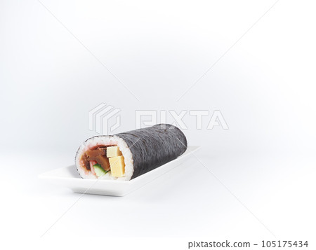 Eho-maki thick roll sushi 105175434