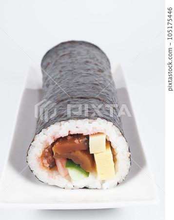 Eho-maki thick roll sushi 105175446