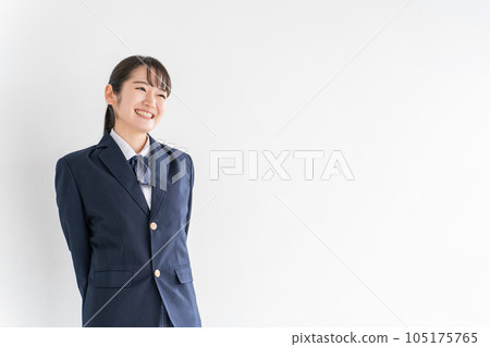 微笑的高中生，初中生，高中女生在學校教室（制服，校服，亞洲人） 105175765