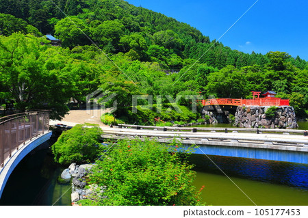 [Osaka Prefecture] Bentendo at Katsuoji Temple in sunny weather 105177453