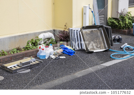 Cleaning ducts and cooking equipment 105177632