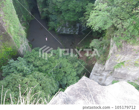 從能古切山日本寺地獄野木的尖端看到的懸崖底部（百尺觀音側） 105179712