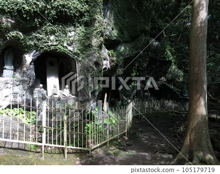 Sengohyaku Rakan (near the grave of Jingoro Ohno) at Nihon-ji Temple on Mount Nokogiri in Chiba Prefecture 105179719