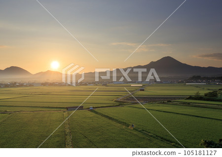 鳥取縣的豐輝大山和日出,田園風光盡收眼底 鳥取縣的豐輝大山和日出,田園風光盡收眼底 105181127