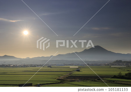 Houki Daisen and the sunrise in Tottori Prefecture, where the rural landscape spreads 105181133