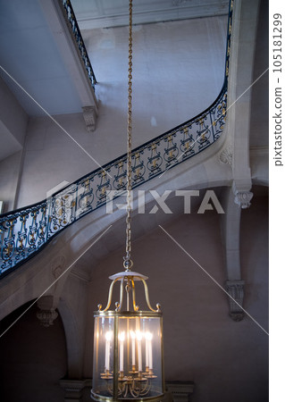 Versailles staircase and chandelier Versailles staircase and chandelier 105181299