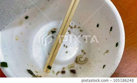 杯拉麵剩菜 105186248
