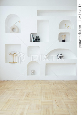 Modern bright interior of living room with white wall and niches 105187012