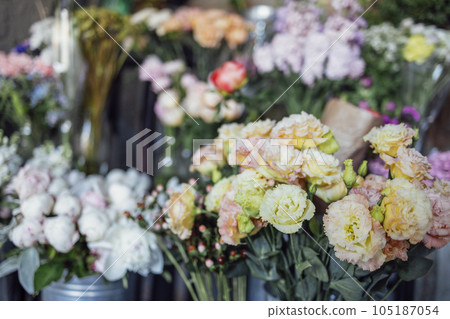 Showcase of a flower shop with large assortment in retro style 105187054