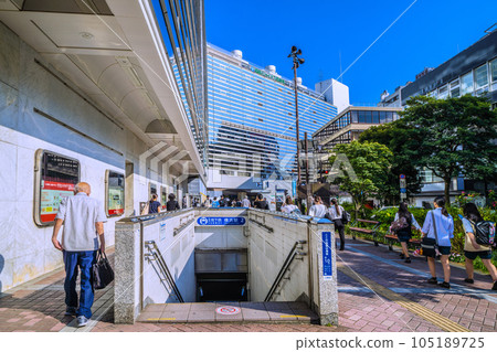 Yokohama city landscape in Japan Disaster prevention city... Tsunami warning transmission system in front of Yokohama subway station (approximately 1.0 m above sea level) and Yokohama station 105189725