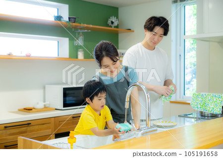 廚房裡的一家人》 廚房裡的一家人》 105191658