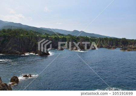 初夏的新潟尖閣灣風景 105191699
