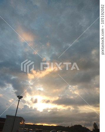 日落的天空 日落的天空 105192082