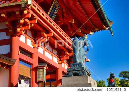 Kyoto Fushimi Inari Taisha Shrine beautiful tower gate 105193140