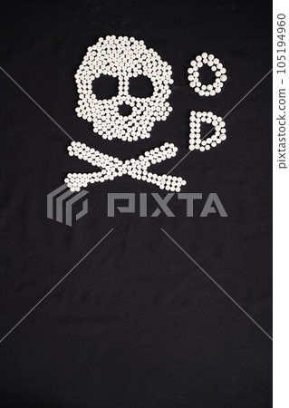 Skull and OD (overdose) characters drawn with a large amount of medicine (antidepressants, sleeping pills, sleeping pills, cough medicine, cold medicine, etc.) Skull and OD (overdose) characters drawn with a large amount of medicine (antidepressants, sleeping pills, sleeping pills, cough medicine, cold medicine, etc.) 105194960