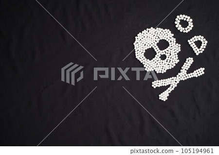 Skull and OD (overdose) characters drawn with a large amount of medicine (antidepressants, sleeping pills, sleeping pills, cough medicine, cold medicine, etc.) Skull and OD (overdose) characters drawn with a large amount of medicine (antidepressants, sleeping pills, sleeping pills, cough medicine, cold medicine, etc.) 105194961