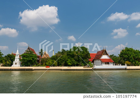 wat Klang Kret by Chao Phraya river near Ko Kret, Nonthaburi wat Klang Kret by Chao Phraya river near Ko Kret, Nonthaburi 105197774