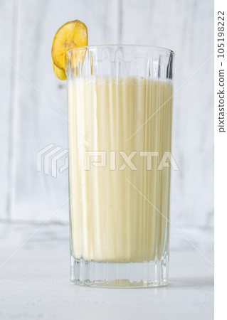 Beach Blonde Cocktail 105198222