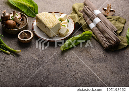 Raw soba noodles and cooking ingredient 105198662
