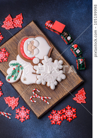 Beautiful festive Christmas gingerbread made by hand with decoration elements Beautiful festive Christmas gingerbread made by hand with decoration elements 105199998
