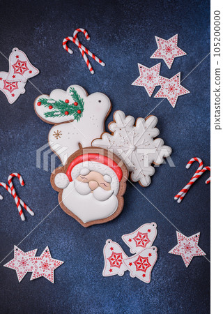 Beautiful festive Christmas gingerbread made by hand  105200000