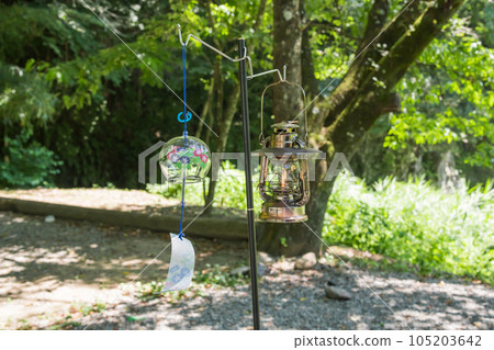 [Minimum solo camping at the auto campground Hurricane lantern and wind chimes] 105203642