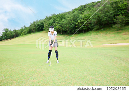 女子打高爾夫球 女子打高爾夫球 105208665