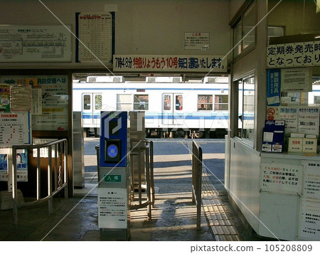 「東武鐵道木崎站（2010年11月）」 開始使用IC卡專用簡易檢票機。 1 台運行中 105208809