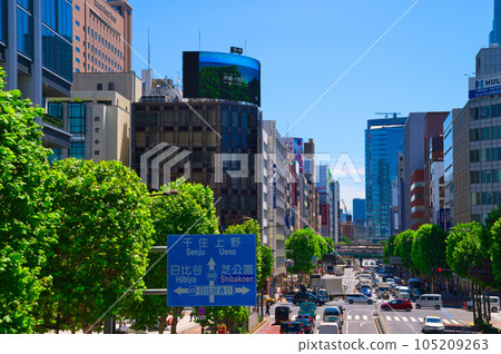 [東京] 8月，日比谷通、新橋車站建築區景觀《國道405號線》 105209263