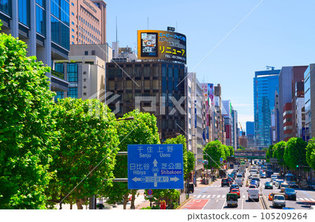 [東京] 8月，日比谷通、新橋車站建築區景觀《國道405號線》 105209264