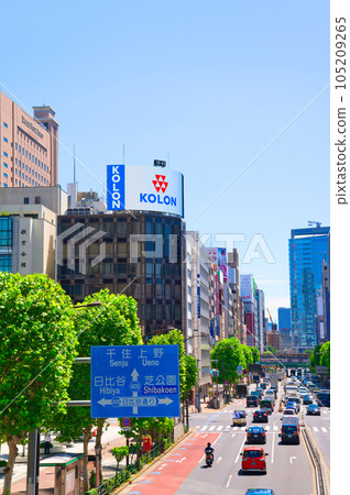 [Tokyo] August, Hibiya-dori and Shimbashi station view of the building area 《Route 405》 105209265