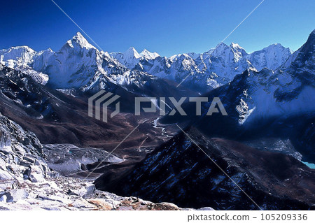 Himalayan mountains 105209336