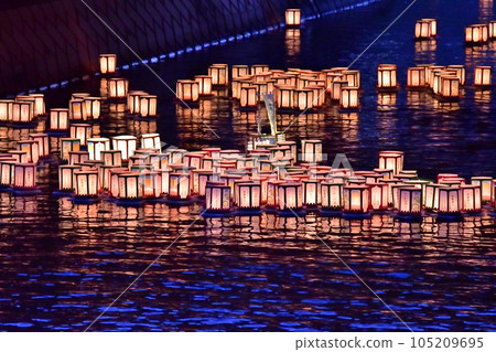 市川市的“媽媽河燈流流”,河面上搖曳的燈光非常美麗 市川市的“媽媽河燈流流”,河面上搖曳的燈光非常美麗 105209695